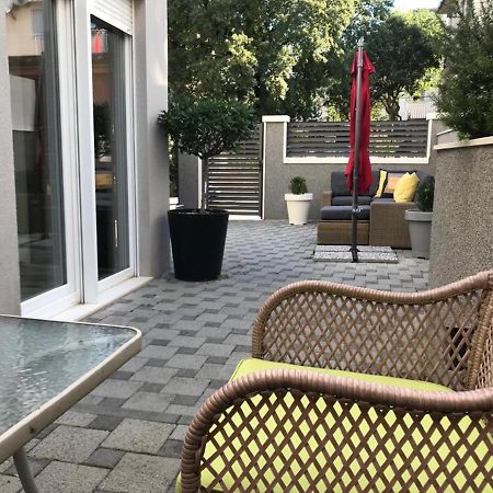 Holiday Home Aspalathos - With Free Parking, Near The Beach, A Few Minutes' Walking Distance To The Unesco Palace Split Buitenkant foto