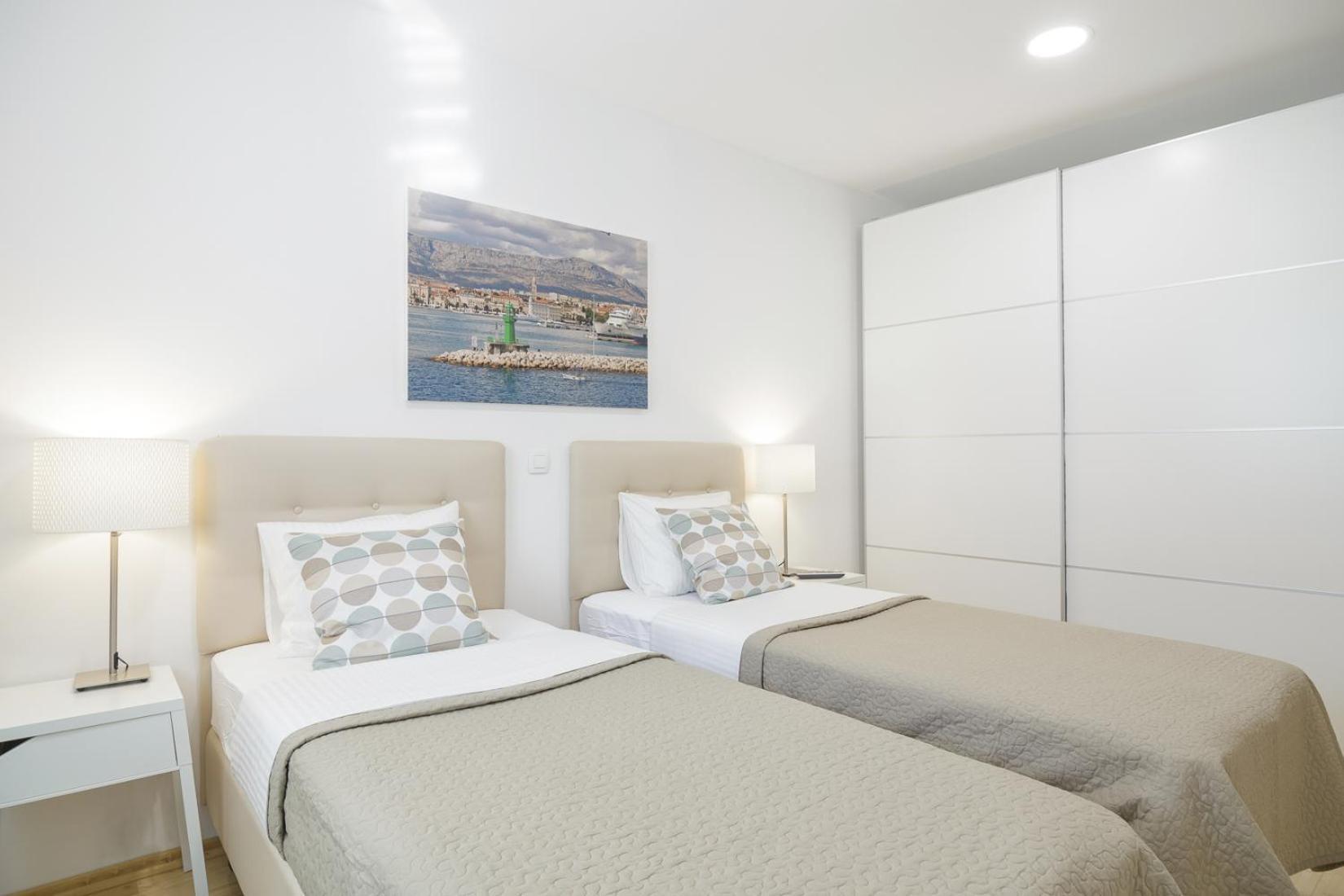 Holiday Home Aspalathos - With Free Parking, Near The Beach, A Few Minutes' Walking Distance To The Unesco Palace Split Buitenkant foto