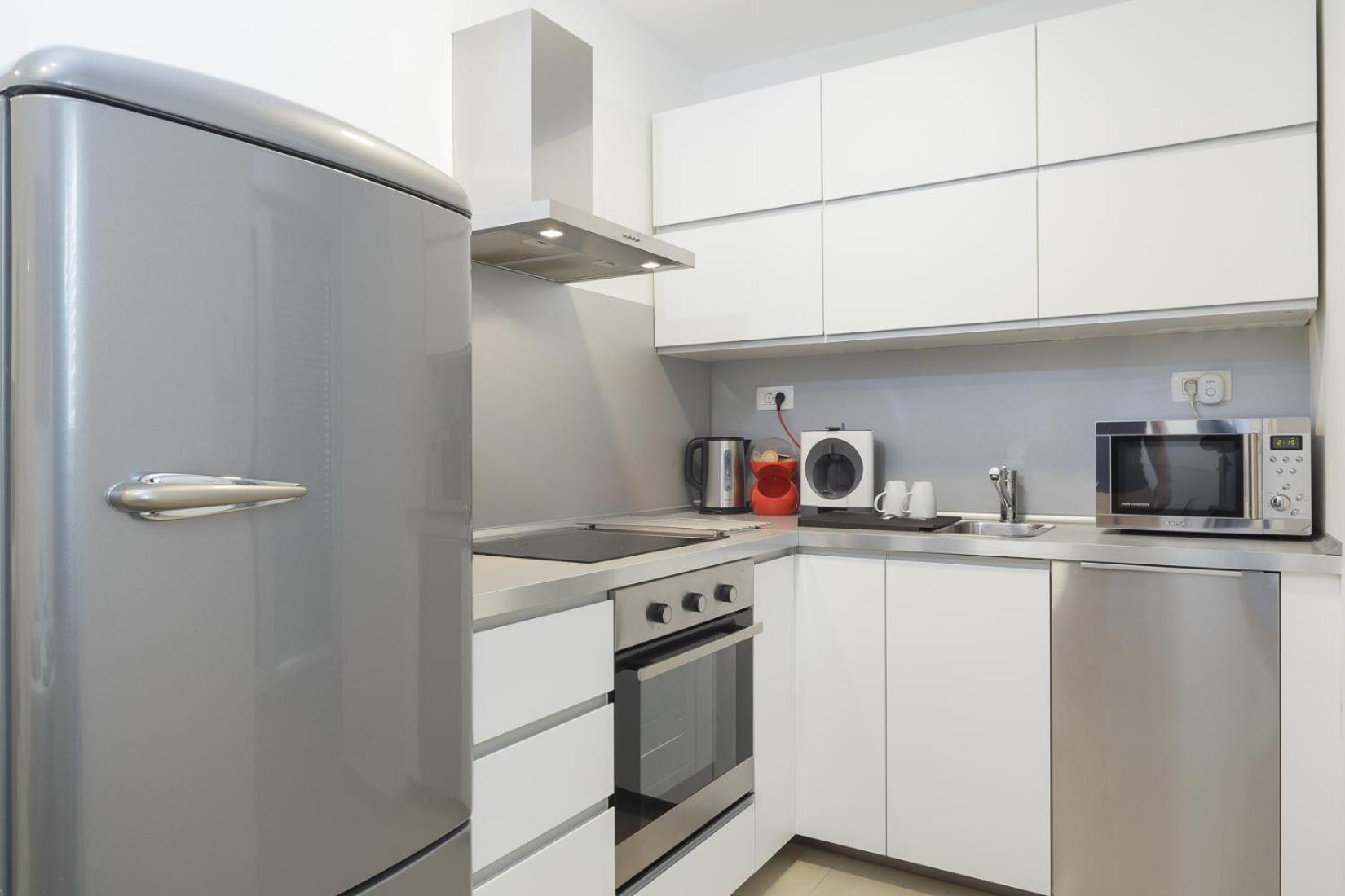 Holiday Home Aspalathos - With Free Parking, Near The Beach, A Few Minutes' Walking Distance To The Unesco Palace Split Buitenkant foto
