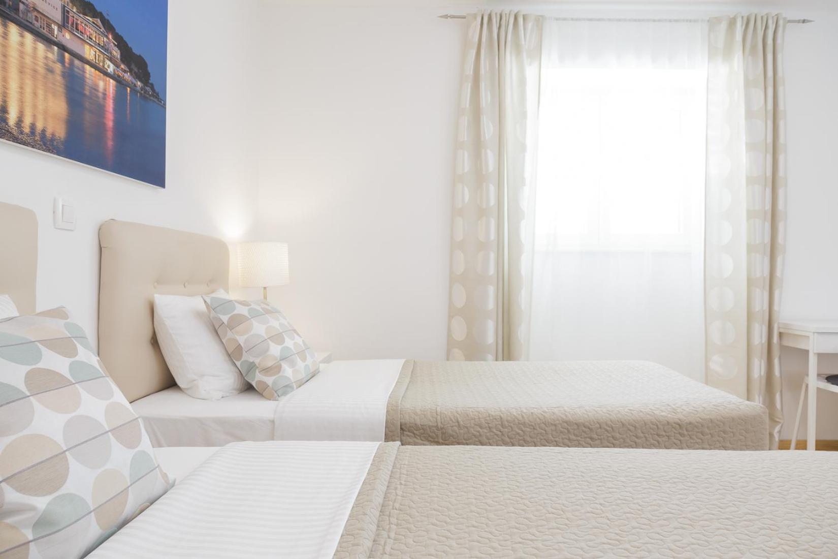 Holiday Home Aspalathos - With Free Parking, Near The Beach, A Few Minutes' Walking Distance To The Unesco Palace Split Buitenkant foto