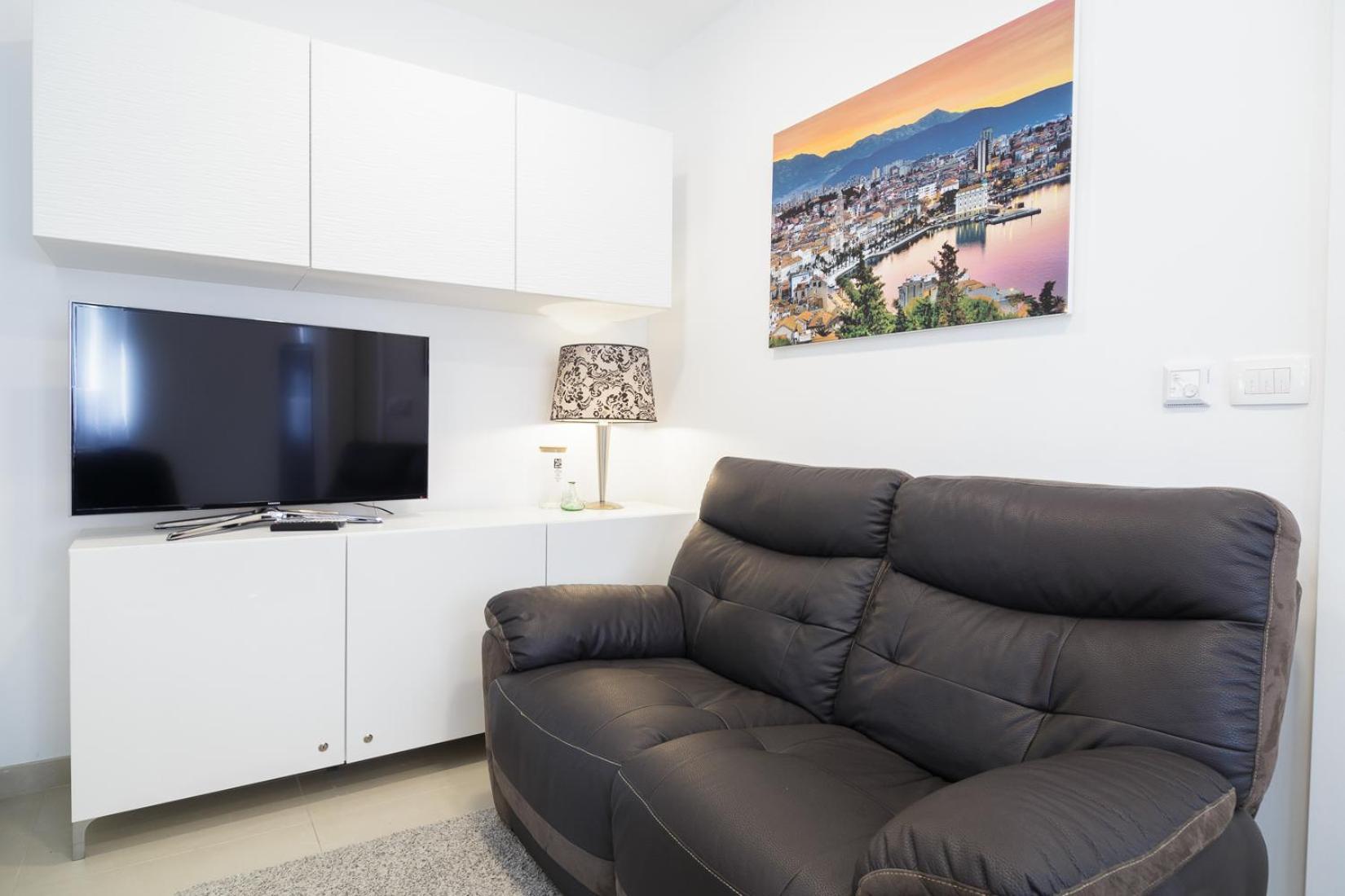 Holiday Home Aspalathos - With Free Parking, Near The Beach, A Few Minutes' Walking Distance To The Unesco Palace Split Buitenkant foto