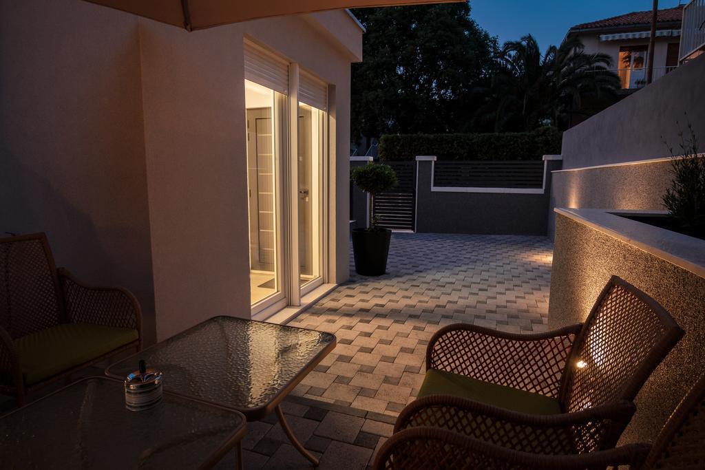 Holiday Home Aspalathos - With Free Parking, Near The Beach, A Few Minutes' Walking Distance To The Unesco Palace Split Kamer foto