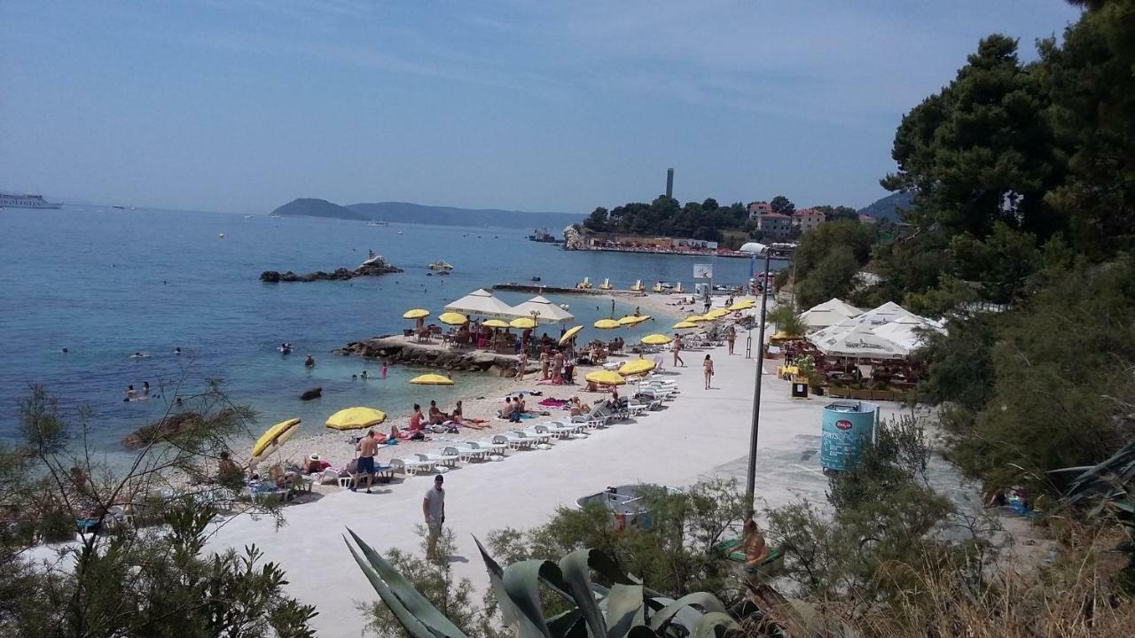 Holiday Home Aspalathos - With Free Parking, Near The Beach, A Few Minutes' Walking Distance To The Unesco Palace Split Buitenkant foto