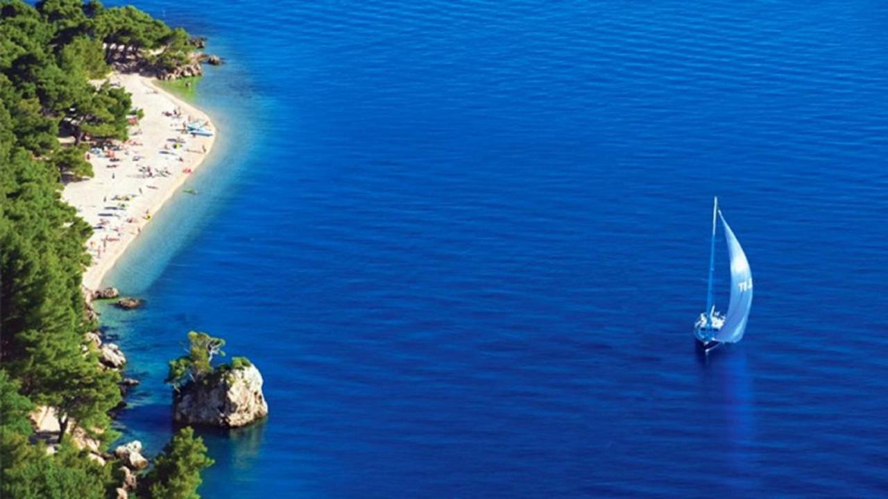 Holiday Home Aspalathos - With Free Parking, Near The Beach, A Few Minutes' Walking Distance To The Unesco Palace Split Buitenkant foto