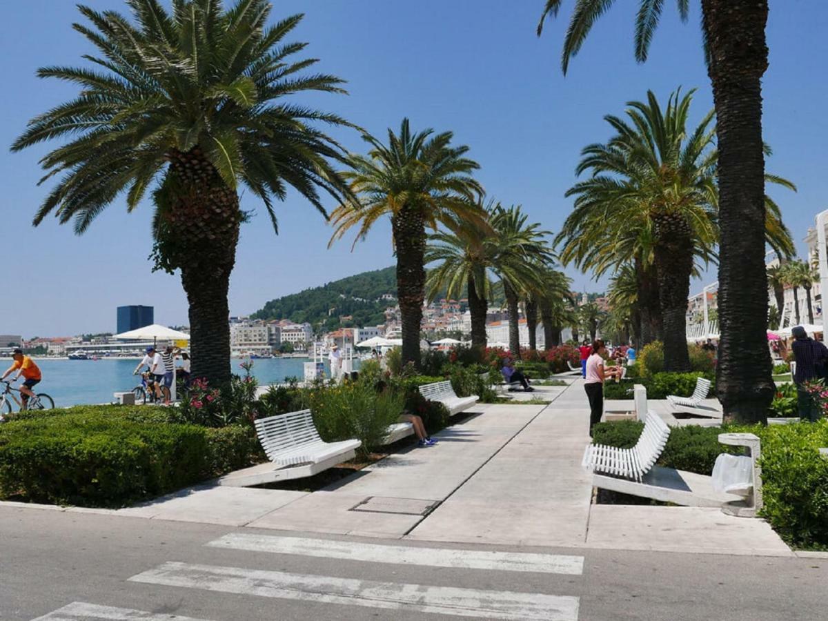 Holiday Home Aspalathos - With Free Parking, Near The Beach, A Few Minutes' Walking Distance To The Unesco Palace Split Buitenkant foto