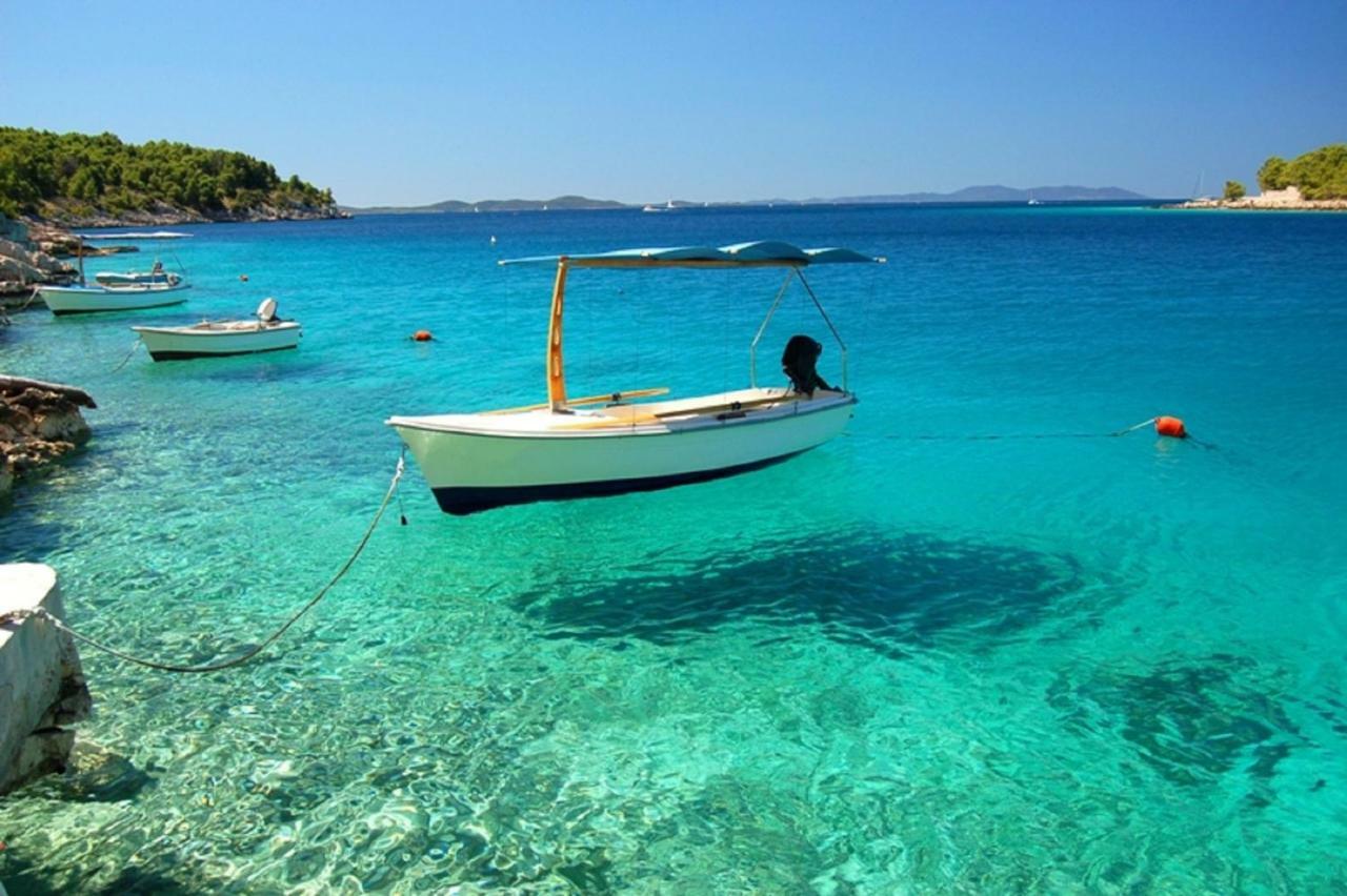 Holiday Home Aspalathos - With Free Parking, Near The Beach, A Few Minutes' Walking Distance To The Unesco Palace Split Buitenkant foto