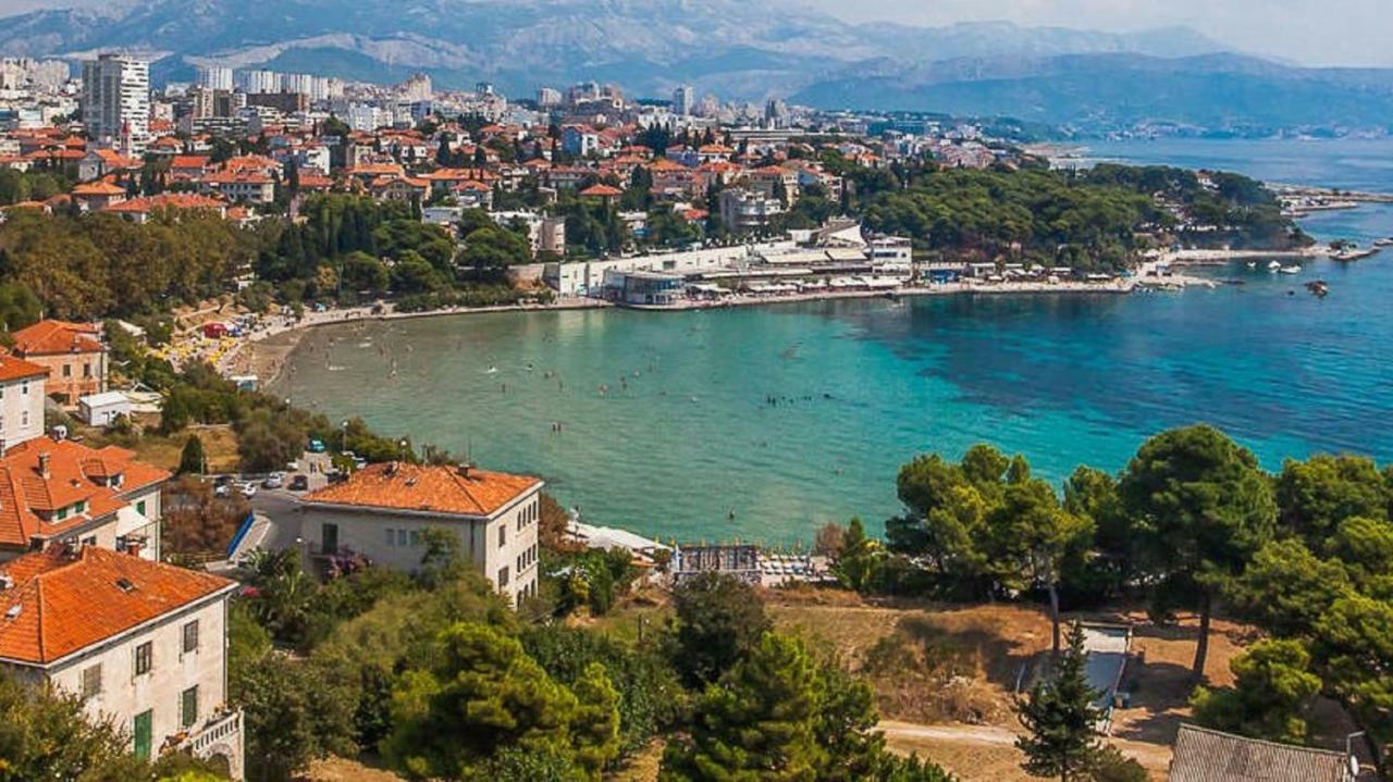 Holiday Home Aspalathos - With Free Parking, Near The Beach, A Few Minutes' Walking Distance To The Unesco Palace Split Buitenkant foto